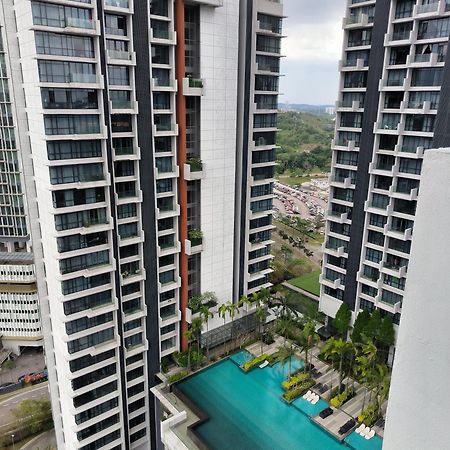 Kumkum Homestay 3 Bedroom Suite Nusajaya  Bagian luar foto