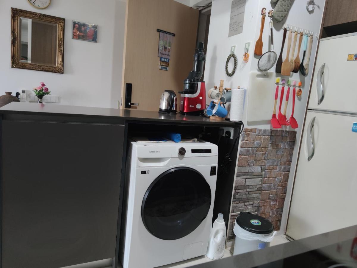 Kumkum Homestay 3 Bedroom Suite Nusajaya  Bagian luar foto