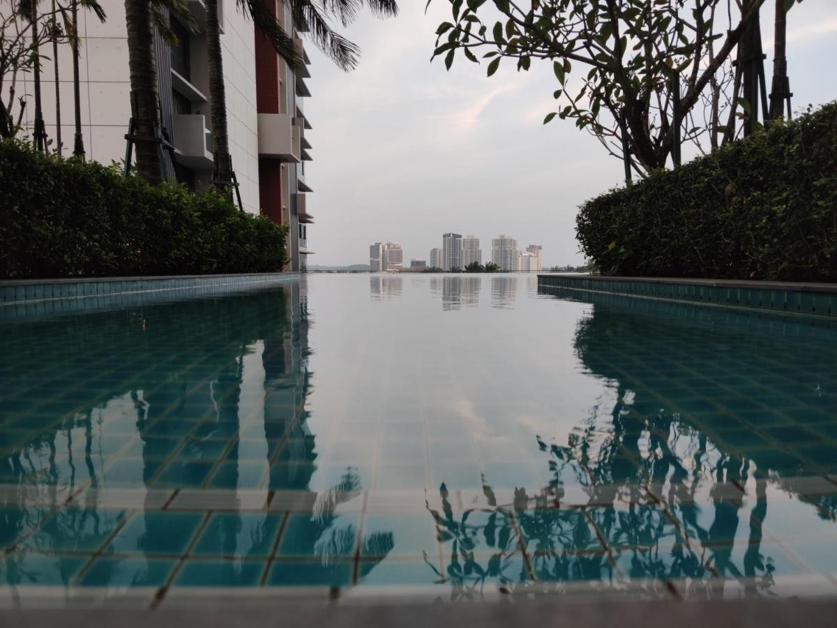 Kumkum Homestay 3 Bedroom Suite Nusajaya  Bagian luar foto